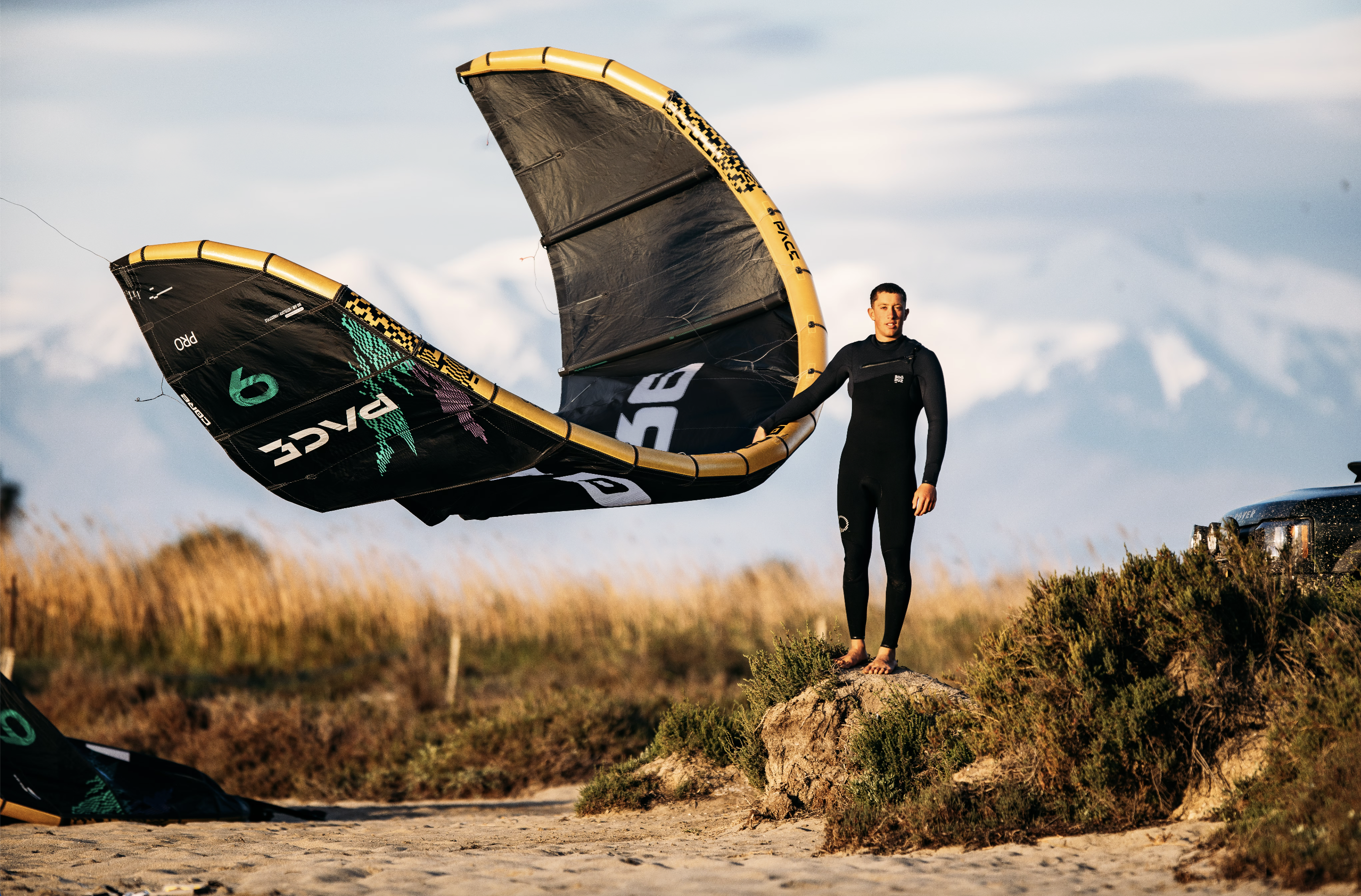 Shahar Tsabary kráčející s kitem CORE Pace Pro 2