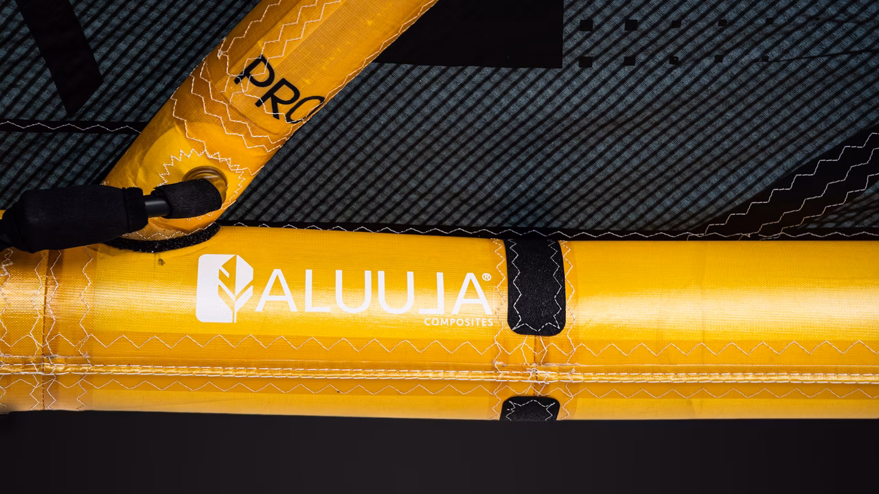 Aluula — detail náběžné hrany