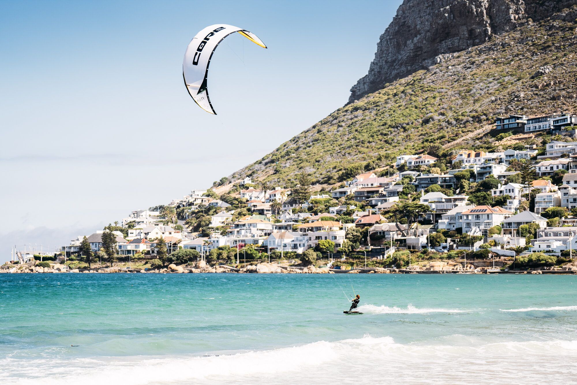 vlna nad kiterem se láme